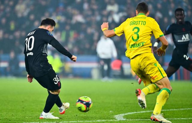 开云全站-【法甲】纳瓦斯染红 梅西造乌龙+首球 巴黎3比1南特