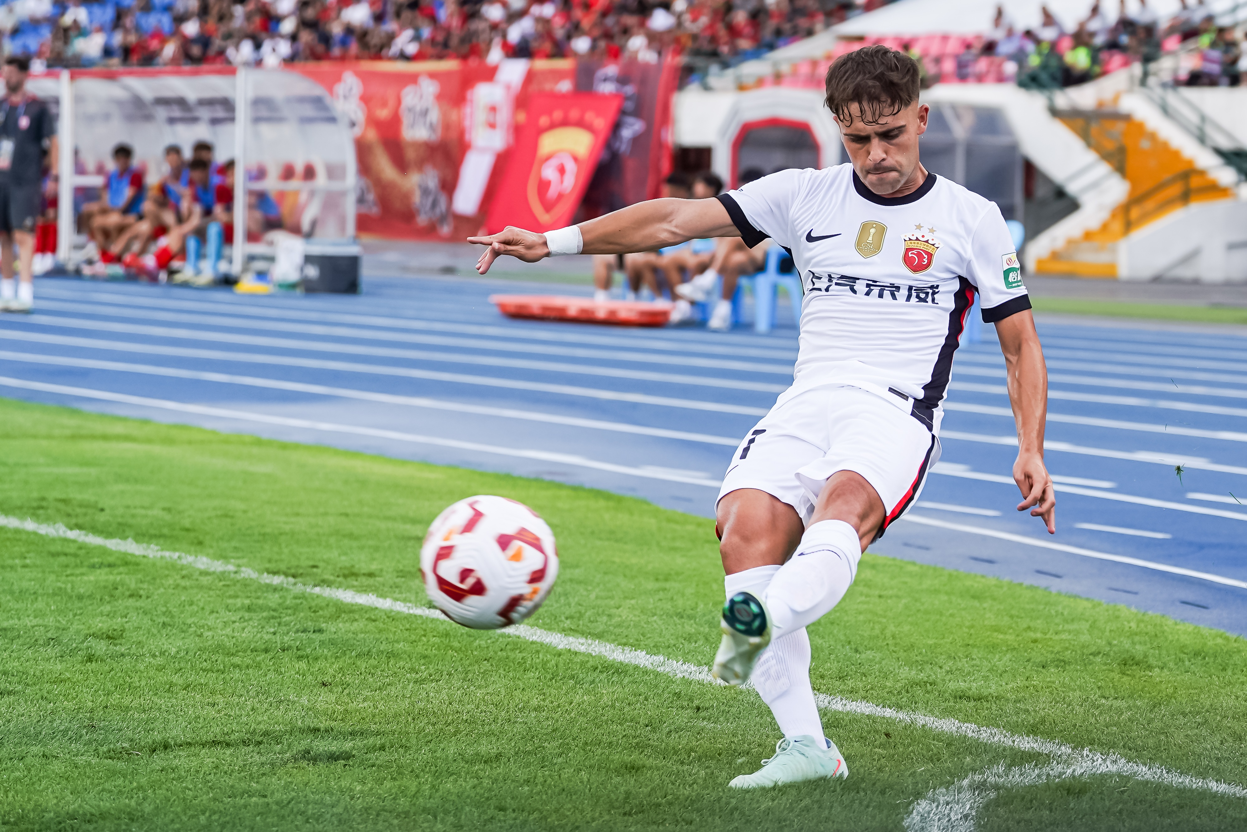 开云-记者：不明白梅伦多被换为啥有那么大争议，关键问题中场引援不行