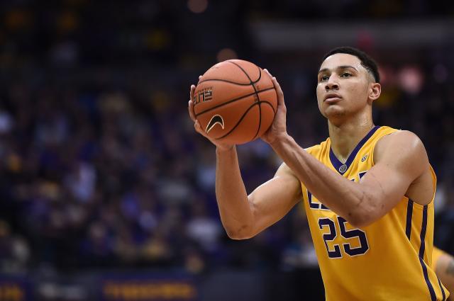 开云体育登录入口-揭秘西蒙斯（下）：敏感脆弱？他的投篮症结到底在哪？