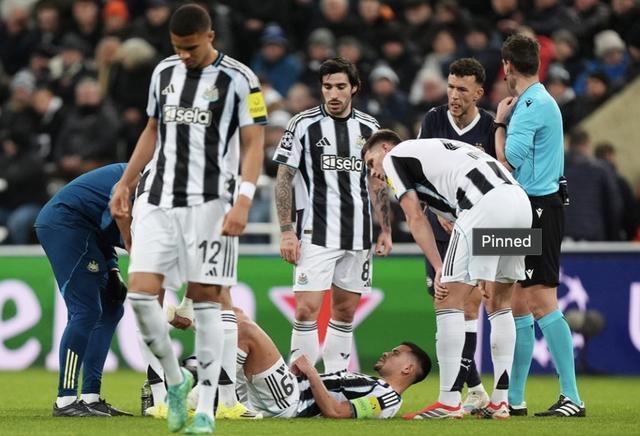 开云app-伤病潮还没完，对阵埃因霍温时吉马良斯右脚受伤被迫离场